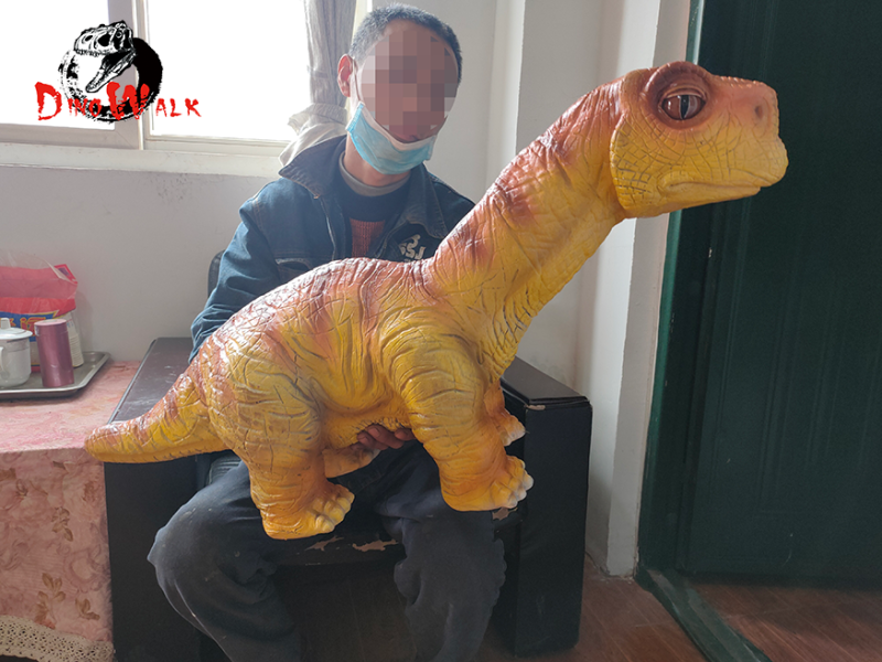 腕龙玩偶运行视频